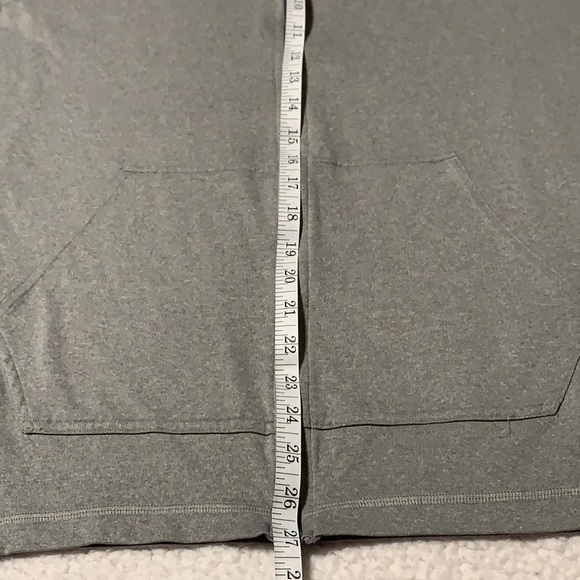 Under Armour Men’s Gray Thin Heat Gear Jacket, Like New - Picture 6 of 9